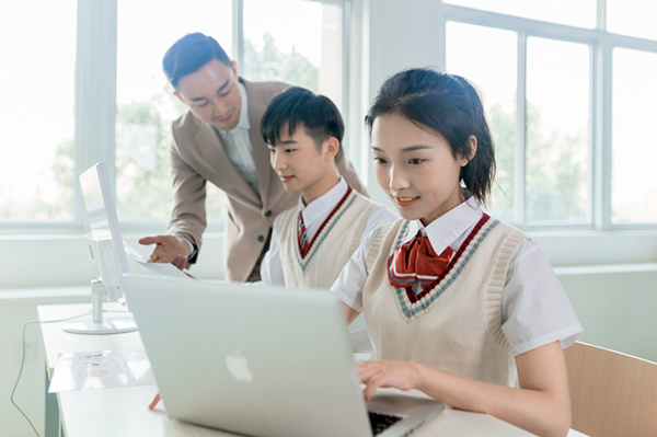 學(xué)電腦在哪里報(bào)名？計(jì)算機(jī)培訓(xùn)與入門(mén)全過(guò)程科普